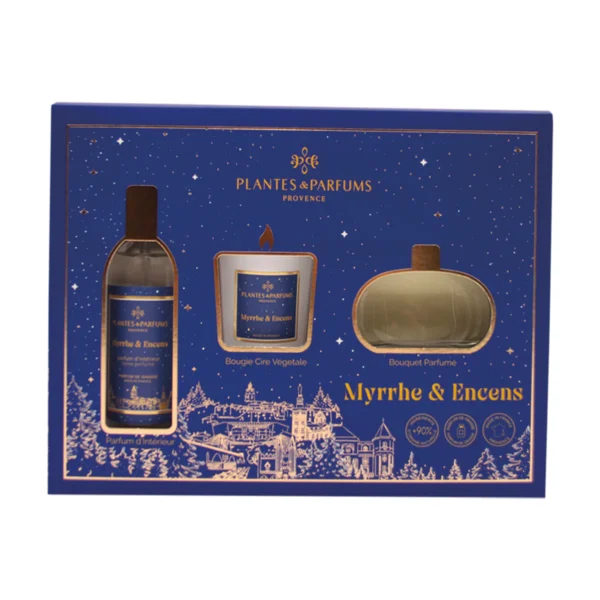 Ce joli coﬀret réunit les indispensables pour parfumer avec délicatesse sa maison : une Bougie Végétale 70 g, un Bouquet Parfumé 100 ml et un Parfum d’Intérieur 100 ml. Au pied de chaque sapin, les santons de Provence côtoient les Rois Mages traversant les nuits magiques d’Orient à dos de dromadaires avec leurs denrées précieuses. L’histoire des Rois Mages a la beauté enchanteresse des contes orientaux des mille et une nuits. Myrrhe et Encens raconte les saveurs mêlées, puissantes et mystérieuses du poivre et de la cannelle, du santal et de la myrrhe, de l’ambre et de l’encens. Ce parfum a la préciosité des rêves qui ressemblent à des voyages. Note de tête : Cannelle / Poivre Note de cœur : Santal / Clou de girofle / Myrrhe Note de fond : Ambre / Vanille / Encens MODE D'EMPLOI Bougie Végétale Parfumée : Ôter l’opercule avant d'allumer la bougie. Couper la mèche de la Bougie afin que celle-ci ait une longueur d’environ 0,5 centimètre. Poser la Bougie Parfumée sur une surface stable et protégée des courants d’air. Parfum d’intérieur : Vaporiser deux à trois nuages dans la pièce de votre choix et profitez d’un parfum durable. Bouquet Parfumé : Ôter le bouchon. Tremper les tiges de rotin dans le parfum. Pour une diffusion plus intense du parfum, il est recommandé de retourner régulièrement les tiges de rotin.