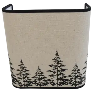 Écran en coton de forme carrée avec coins arrondis et décor Sapins. Dimensions : 20x20 cm, profondeur 10 cm. Douille E27 avec câble intégré, ampoule LED non fournie. Disponible aussi en 25x25 cm.