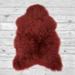 Tapis peau de mouton rouge