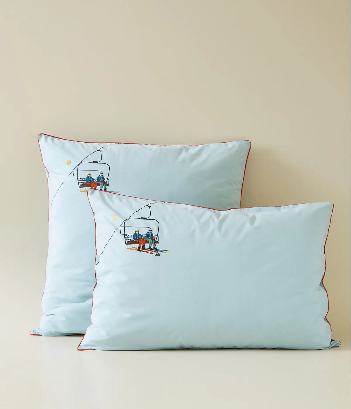 Taie d'oreiller brodée Passe-montagne