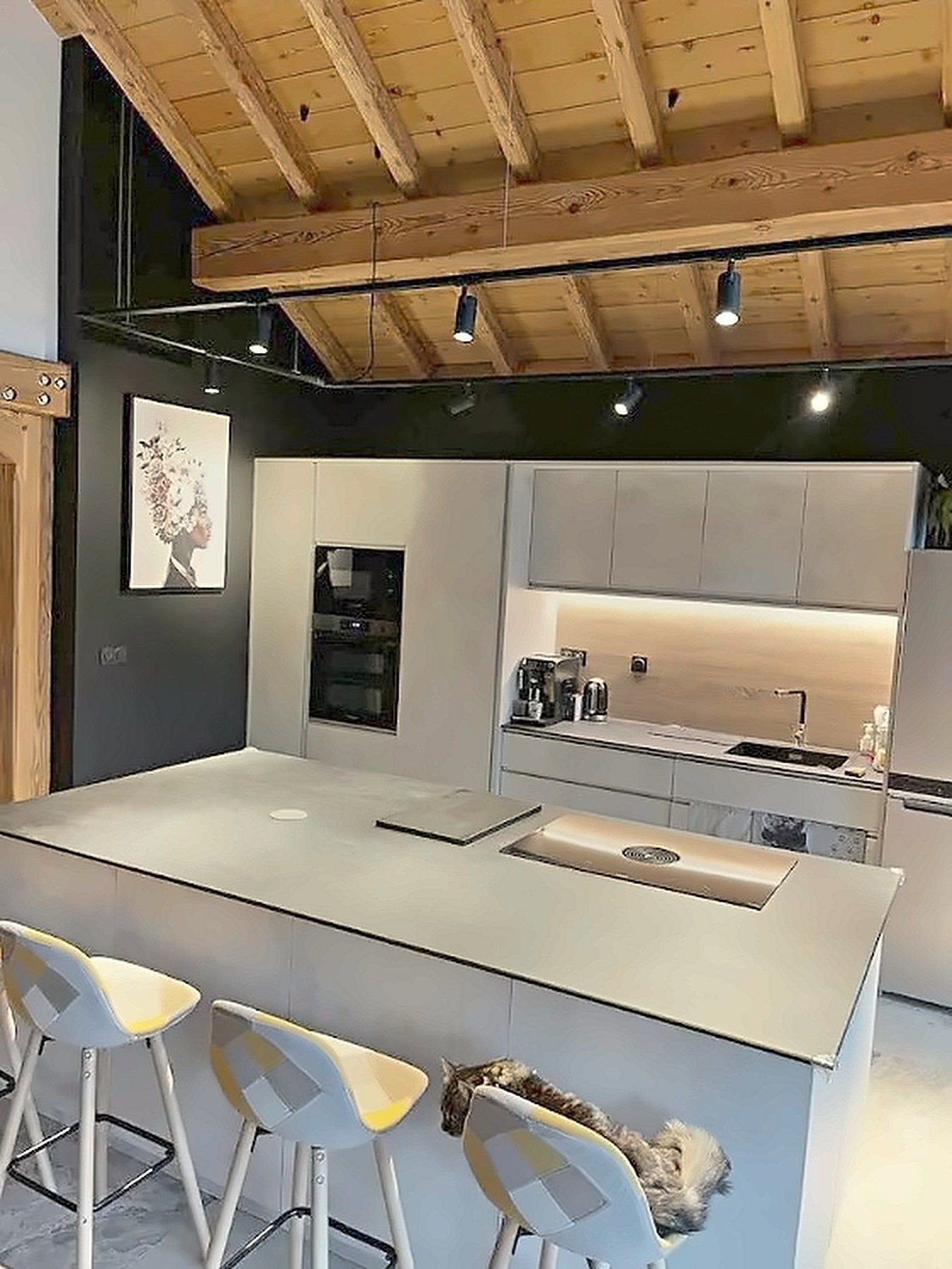 La cuisine en soirée : on s'y installe