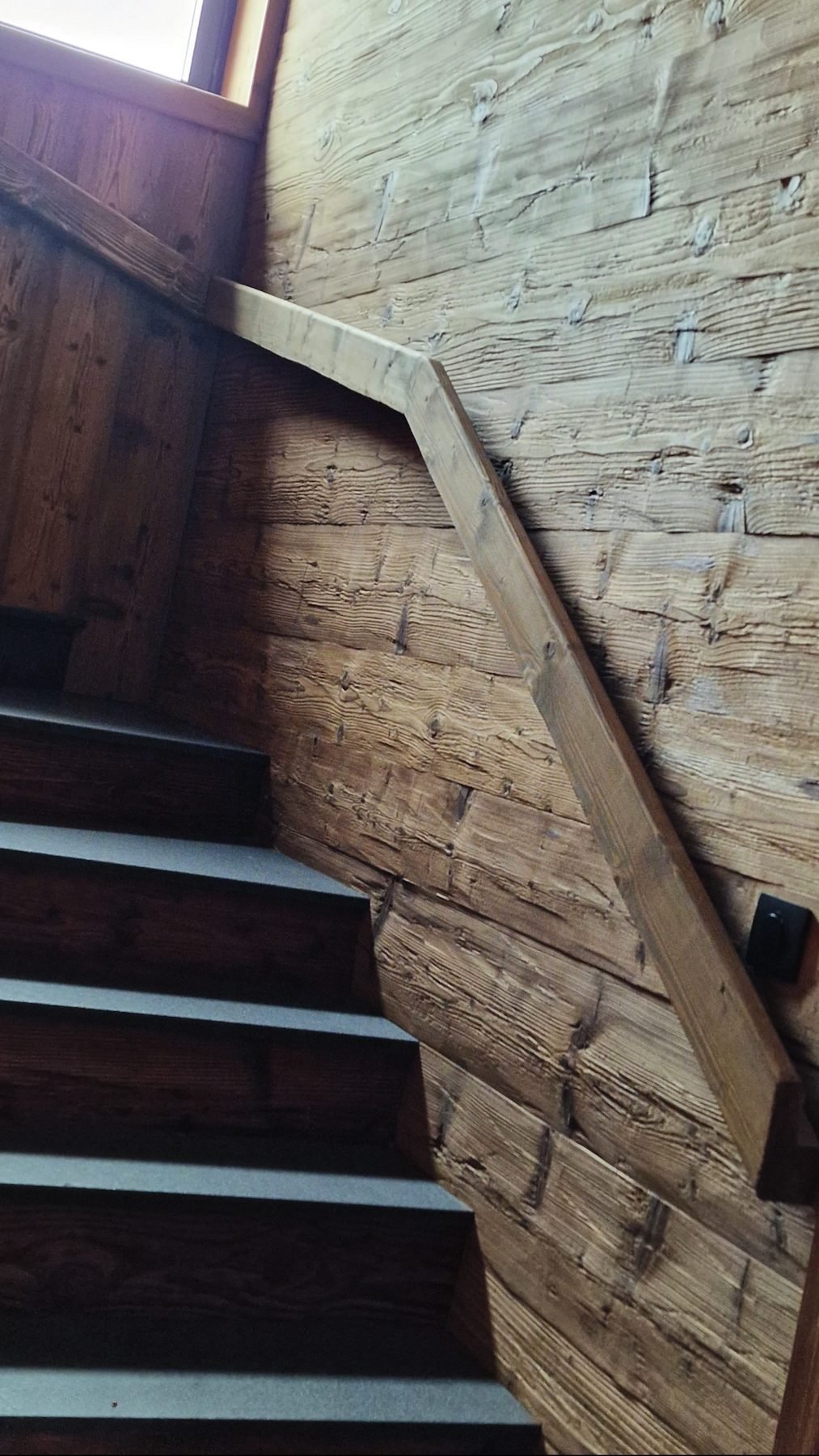 Escalier en vieux bois